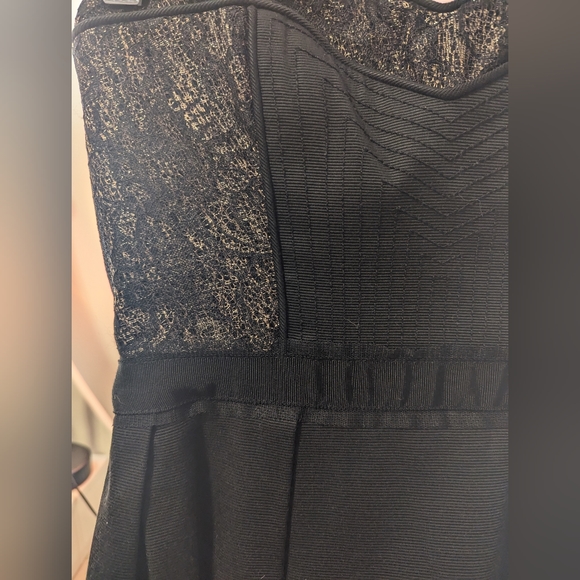 BCBGMAXAZRIA peplum strapless dress. Size 2 - Picture 3 of 4